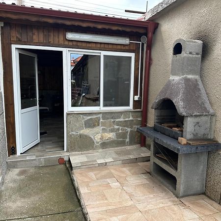 Velkovski Guest House خيساريا المظهر الخارجي الصورة