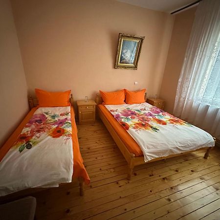 Velkovski Guest House خيساريا المظهر الخارجي الصورة